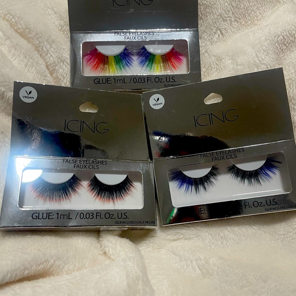 Colored eyelash bundle